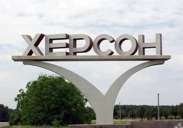 okupanti-sche-raz-vdarili-po-khersonu-zaginuli-dvoye-cholovikiv-ta-zhinka