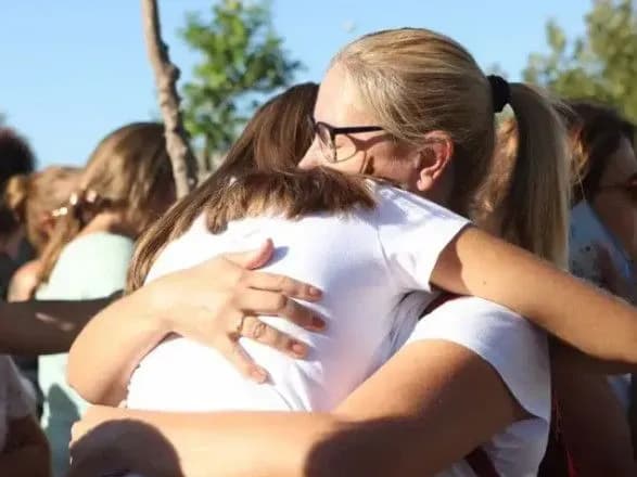 v-ispaniyi-pidlitok-poraniv-nozhem-trokh-vchiteliv-i-dvokh-uchniv