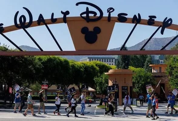 aktori-gollivudu-virishili-ne-yti-na-postupki-yak-dovgo-planuyut-straykuvati