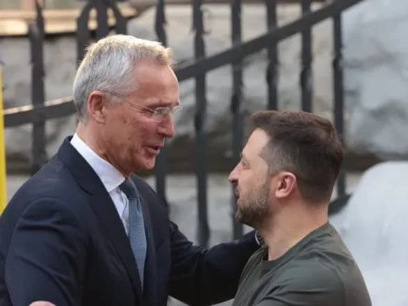 nato-maye-ramkovi-kontrakti-na-boyepripasi-na-2-4-mlrd-yevro-dlya-popovnennya-zapasiv-i-pidtrimki-ukrayini-stoltenberg