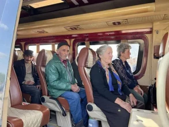 z-nagirnogo-karabakhu-do-virmeniyi-viyikhalo-mayzhe-85-tisyach-lyudey