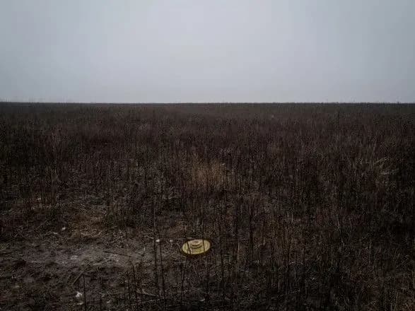 na-khersonschini-pri-sprobi-rozminuvati-pole-zaginuv-ekspert-bez-litsenziyi