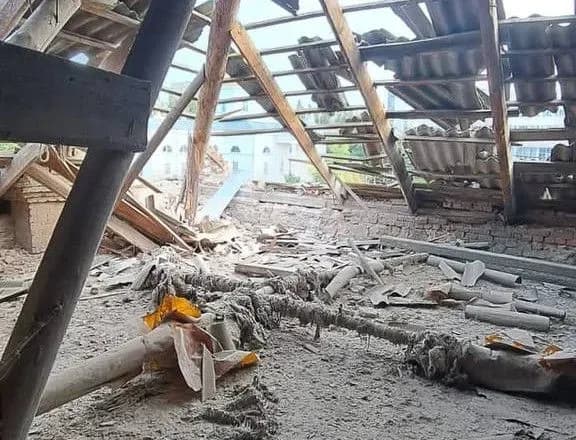 iskri-v-rizni-boki-v-ova-pokazali-video-naslidkiv-obstriliv-zhitlovikh-kvartaliv-khersona