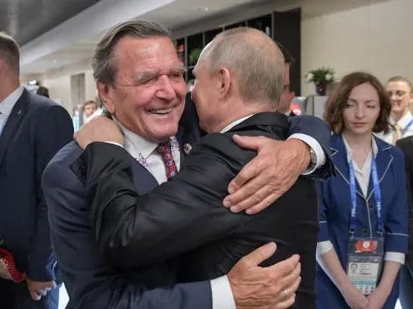 ekskantslera-nimechchini-shredera-cherez-zvyazki-z-rf-posadili-podali-vid-sholtsa-ta-shtaynmayera-na-svyatkuvanni-dnya-nimetskoyi-yednosti