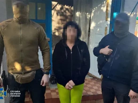 na-kiyivschini-sbu-vikrila-kolaborantku-yaka-pratsyuvala-na-rf-pid-chas-okupatsiyi-khersona