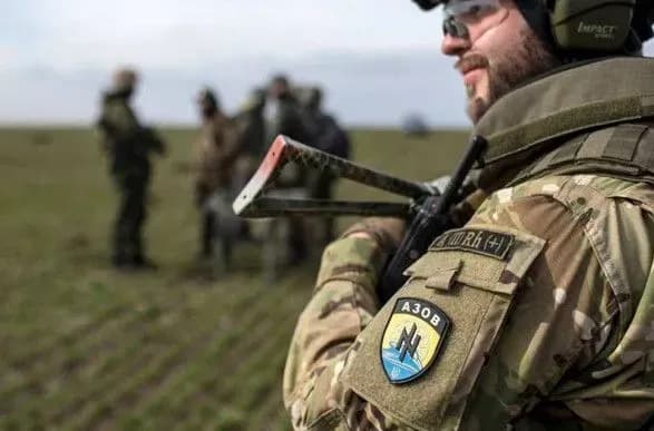 biytsi-brigadi-azov-fpv-dronami-znischili-dva-tanki-okupantiv-murom-m-ta-nizku-vorozhoyi-tekhniki