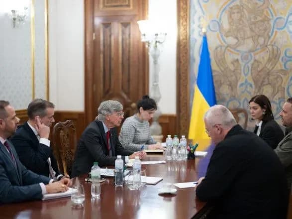 yermak-zustrivsya-z-vitseprezidentom-institutu-miru-ssha-vilyamom-teylorom