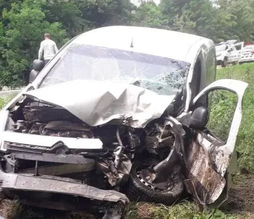 avtomobil-z-kortezhu-premyera-polschi-vlitku-sprichiniv-dtp-v-ukrayini-zmi