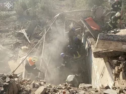 nikopol-z-pid-zavaliv-obstrilyanoyi-gimnaziyi-distali-tilo-sche-odnogo-zagiblogo-dsns