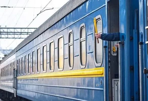 ataka-rf-na-kherson-udarnoyu-khvileyu-poshkodzheno-poyizd-vokzal-pereveli-na-rezervne-zhivlennya