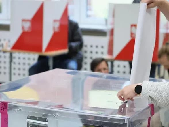 u-polschi-na-viborakh-naybilshe-nabiraye-kerivna-partiya-pis-pidrakhuvali-ponad-99-golosiv