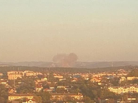 ymovirno-po-viyskoviy-bazi-u-telegram-kanalakh-poshiryuyut-video-prilotu-pid-sevastopolem