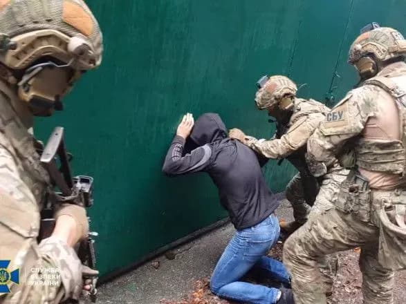 agenta-fsb-yakiy-peredavav-okupantam-dani-pro-lokatsiyi-zsu-pid-bakhmutom-zasudili-do-15-rokiv