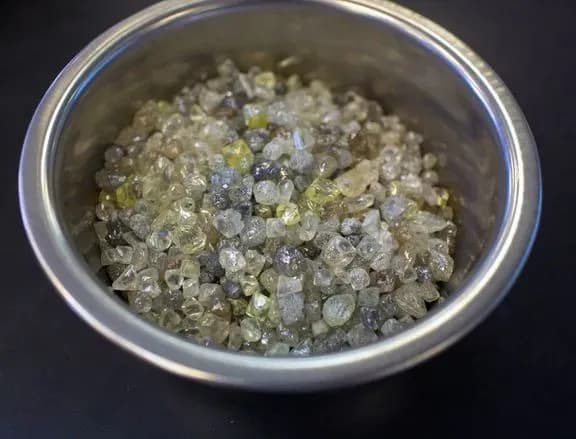 krayini-g7-planuyut-ogolositi-pro-zaboronu-na-import-rosiyskikh-diamantiv-z-dnya-na-den-zmi