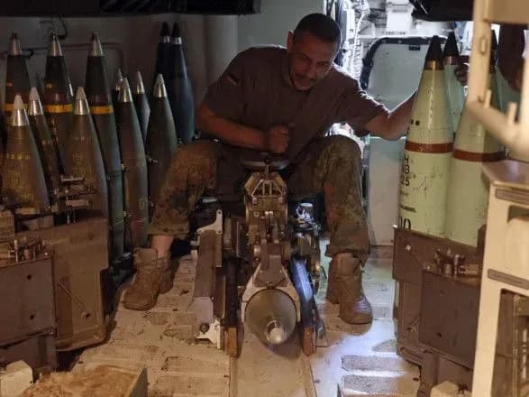 yes-vidstaye-vid-planu-zabezpechennya-ukrayini-artileriyskimi-snaryadami-zmi