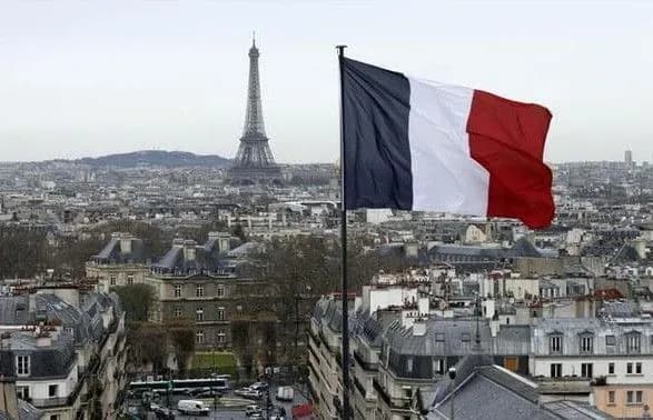 vlada-frantsiyi-pochne-protseduru-deportatsiyi-rosiyan-yakikh-pidozryuyut-u-prikhilnosti-do-radikalnogo-islamu-roszmi