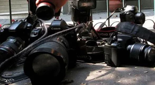 2-listopada-mizhnarodniy-den-pripinennya-bezkarnosti-za-zlochini-proti-zhurnalistiv-den-choloviki-gotuyut-vecheryu