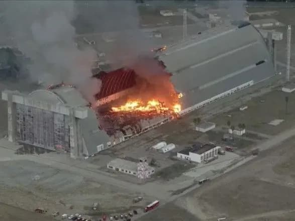 u-ssha-spalakhnuv-angar-iz-serialu-sekretni-materiali-ta-filmu-perl-kharbor