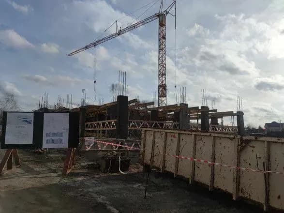 vidstavannya-vid-grafika-ta-dakh-z-proboyinami-kravchenko-proviv-sche-odnu-perevirku-vidnovlennya-budinkiv-na-kiyivschini