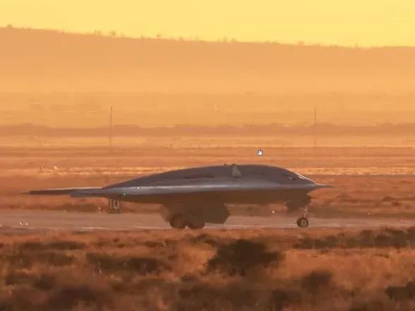 noviy-yaderniy-bombarduvalnik-nevidimka-ssha-b-21-raider-zdiysniv-pershiy-polit