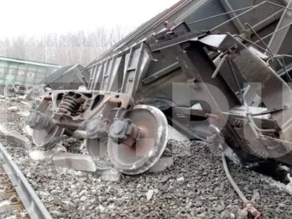 u-ryazanskiy-oblasti-rf-z-koliyi-ziyshli-19-vantazhnikh-vagoniv-zmi-pishut-pro-operatsiyu-gur