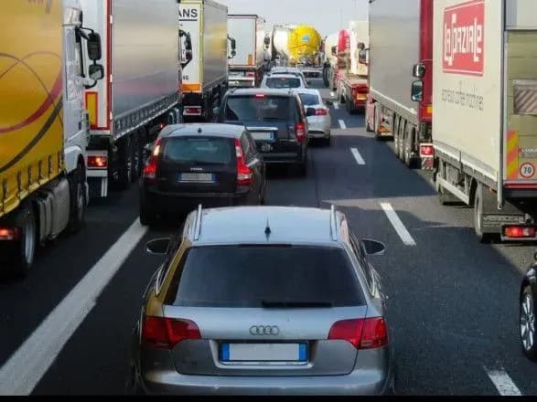 protesti-pereviznikiv-na-kordoni-polyaki-mayut-namir-zablokuvati-perekhid-u-meditsi