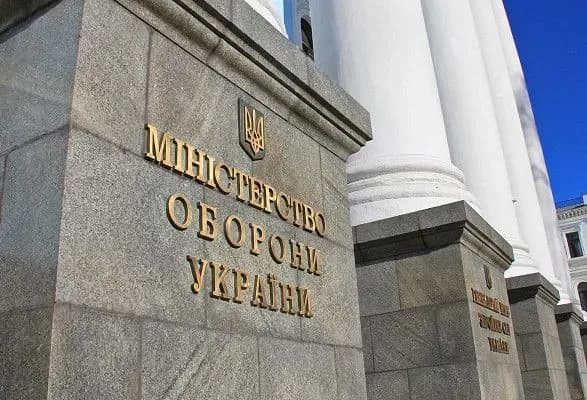 vsi-pratsyuyut-v-shtatnomu-rezhimi-u-minoboroni-sprostuvali-informatsiyu-pro-pidgotovku-zvilnennya-trokh-komanduvachiv-zsu