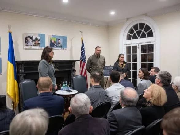 yermak-z-ukrayinskoyu-delegatsiyeyu-pribuv-do-ssha-proviv-pershu-zustrich