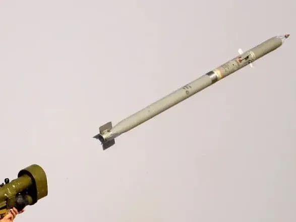 v-indiyi-rozgornut-virobnitstvo-rosiyskikh-zrk-igla-s-ta-raket-do-nikh