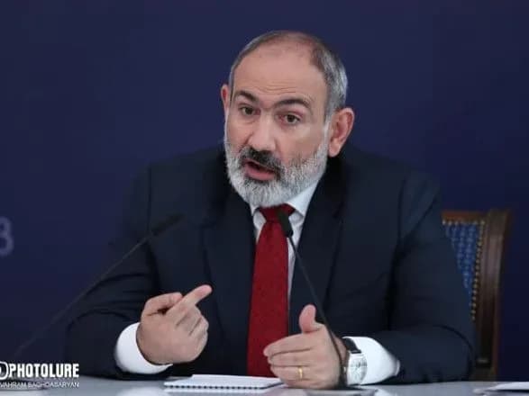 virmeniya-shukaye-inshikh-partneriv-u-sferi-bezpeki-ale-z-odkb-poki-ne-vikhodit-pashinyan