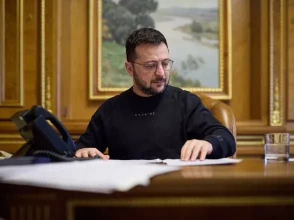 obgovorili-situatsiyu-na-poli-boyu-ta-posilennya-ukrayinskoyi-ppo-zelenskiy-zidzvonivsya-iz-tryudo