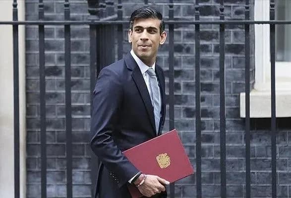 sunak-zaznav-seryoznogo-udaru-cherez-rishennya-sudu-pro-migrantiv-pered-priydeshnimi-viborami-u-britaniyi