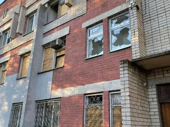 masovaniy-obstril-rf-khersona-poshkodzheniy-medichniy-zaklad