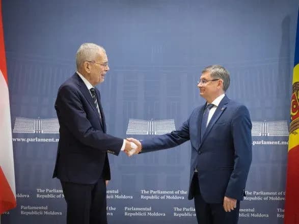 sobaka-prezidentki-moldovi-vkusila-lidera-avstriyi