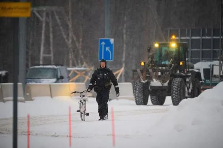 fence-on-the-border-between-finland-and-russia-dozens-of-migrants-stuck-at-checkpoints