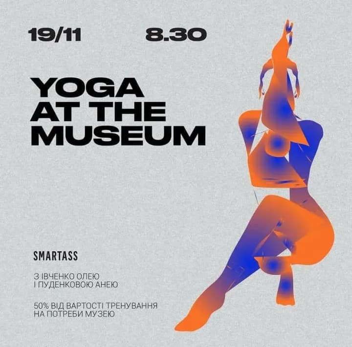 yoga-in-the-museum-in-an-entourage-with-photos-from-the-war