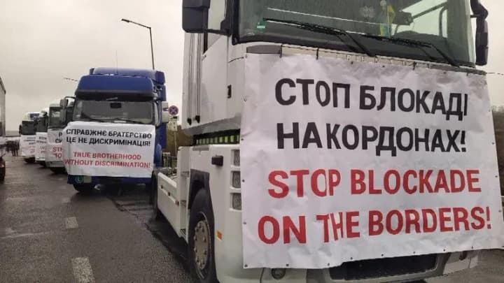 ukrainian-carriers-organized-a-warning-action-at-the-krakovets-korchova-border-crossing-point
