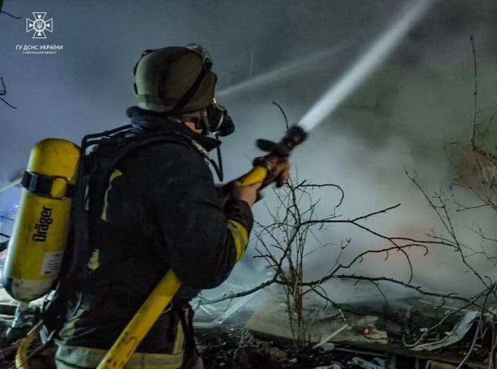 rosiiany-atakuvala-zhytlovi-kvartaly-khersonu-ye-zahyblyi