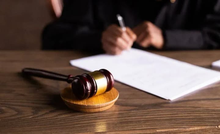 in-sumy-a-man-who-threw-a-4-month-old-baby-and-failed-to-catch-it-was-convicted