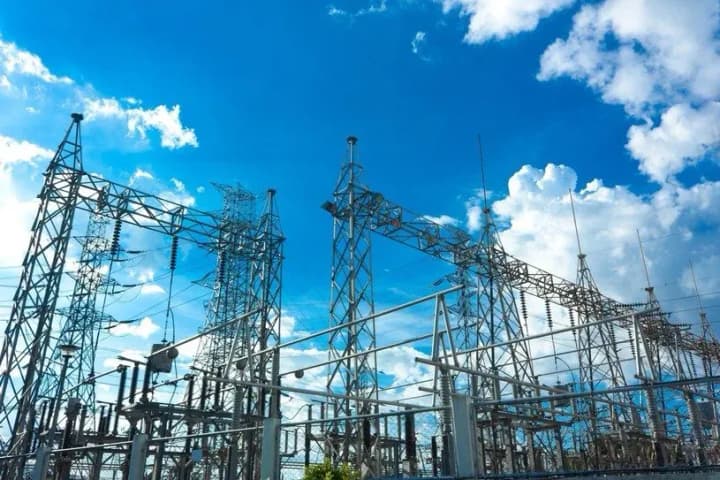 uriady-i-kompanii-z-34-krain-peredaly-ukraini-maizhe-6-tysiach-tonn-dopomohy-dlia-enerhetyky