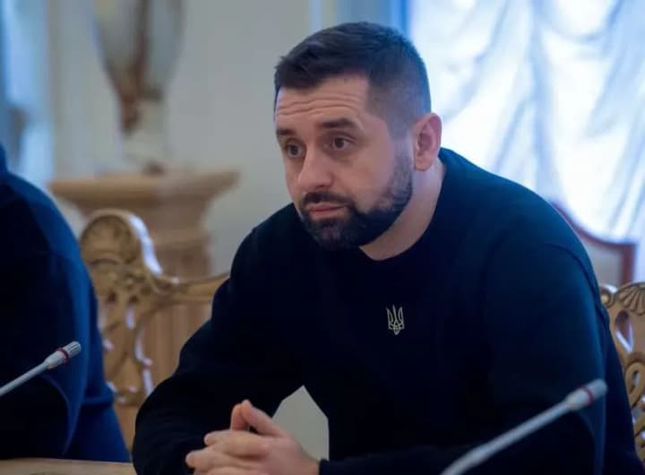 in-the-first-days-of-the-full-scale-war-lukashenko-promised-zelensky-that-belarusians-would-not-fight-with-ukraine-arakhamia