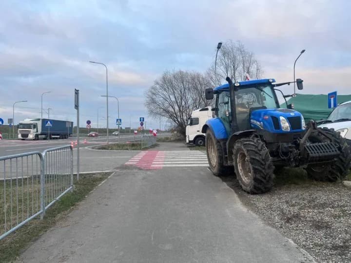 starting-tomorrow-polish-carriers-will-block-the-shehyni-checkpoint-around-the-clock