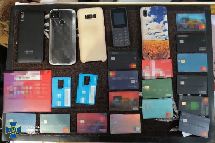 v-vinnitse-razoblachili-tyuremnii-koll-tsentr-okolo-30-zaklyuchennikh-pokhishchali-dengi-s-bankovskikh-schetov-ukraintsev