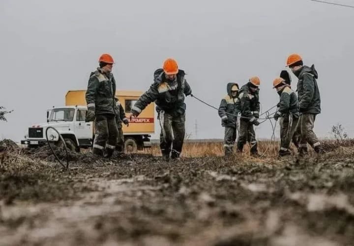 cherez-nehodu-bez-svitla-zalyshaiutsia-559-naselenykh-punktiv-vnaslidok-obstriliv-ye-novi-poshkodzhennia-v-merezhakh-v-chotyrokh-oblastiakh-ukrenerho