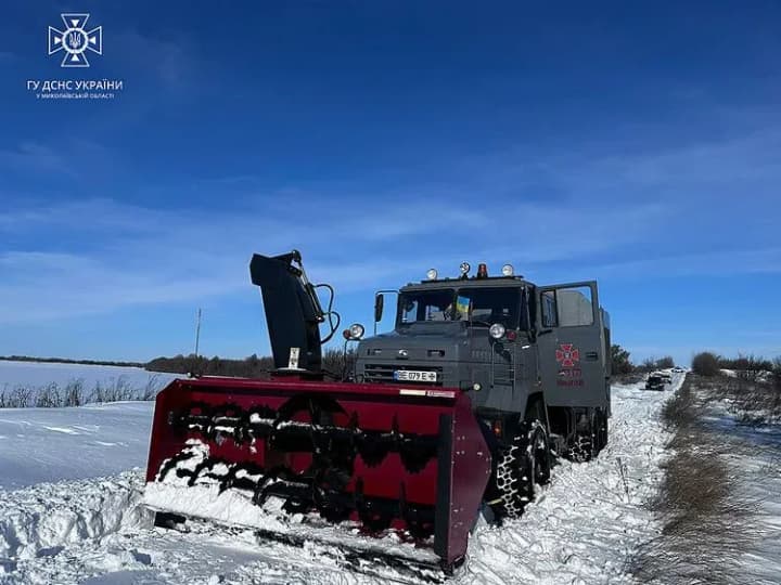 sytuatsiia-z-proizdom-avtotransportu-polipshuietsia-u-dsns-povidomyly-yak-spravliaiutsia-z-naslidkamy-snihopadiv