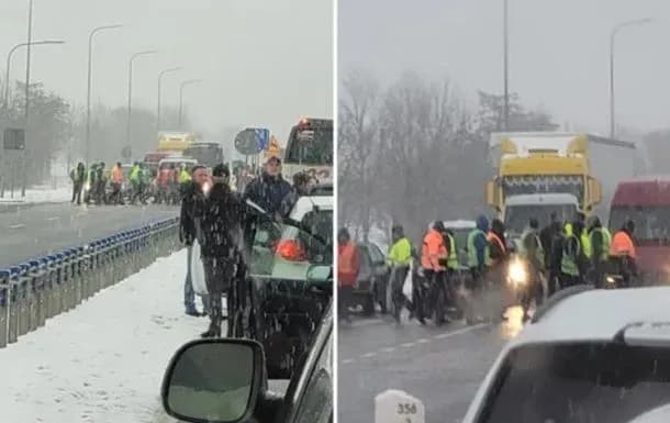ukrainian-drivers-block-roads-in-poland-to-protest-against-border-closure