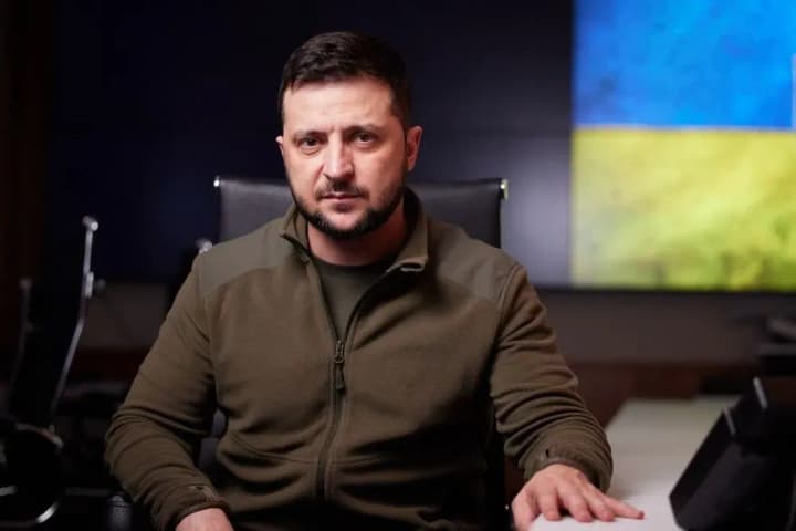 zelenskyi-prybuv-do-odeshchyny-zustrivsia-z-viiskovymy-ta-obhovoryv-bezpeku-rehionu-i-zernovoho-korydoru