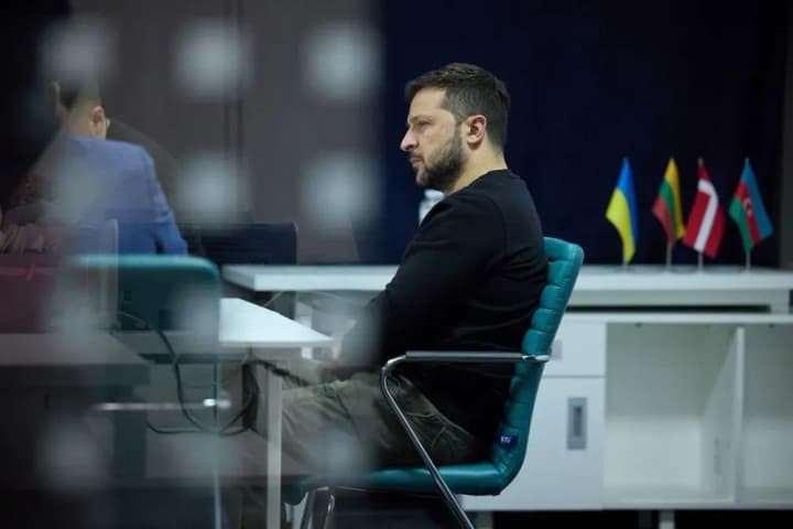 govorili-o-situatsii-na-levom-beregu-i-usilenii-pvo-zelenskii-provel-v-khersone-soveshchanie