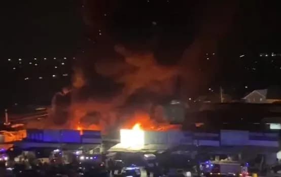 large-scale-fire-in-russia-the-largest-clothing-market-in-rostov-is-on-fire
