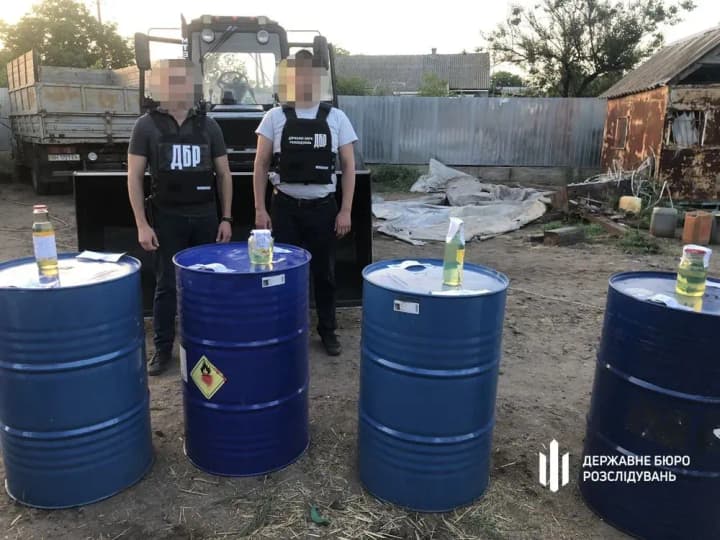 the-platoon-commander-was-notified-of-suspicion-of-selling-diesel-fuel-to-his-unit